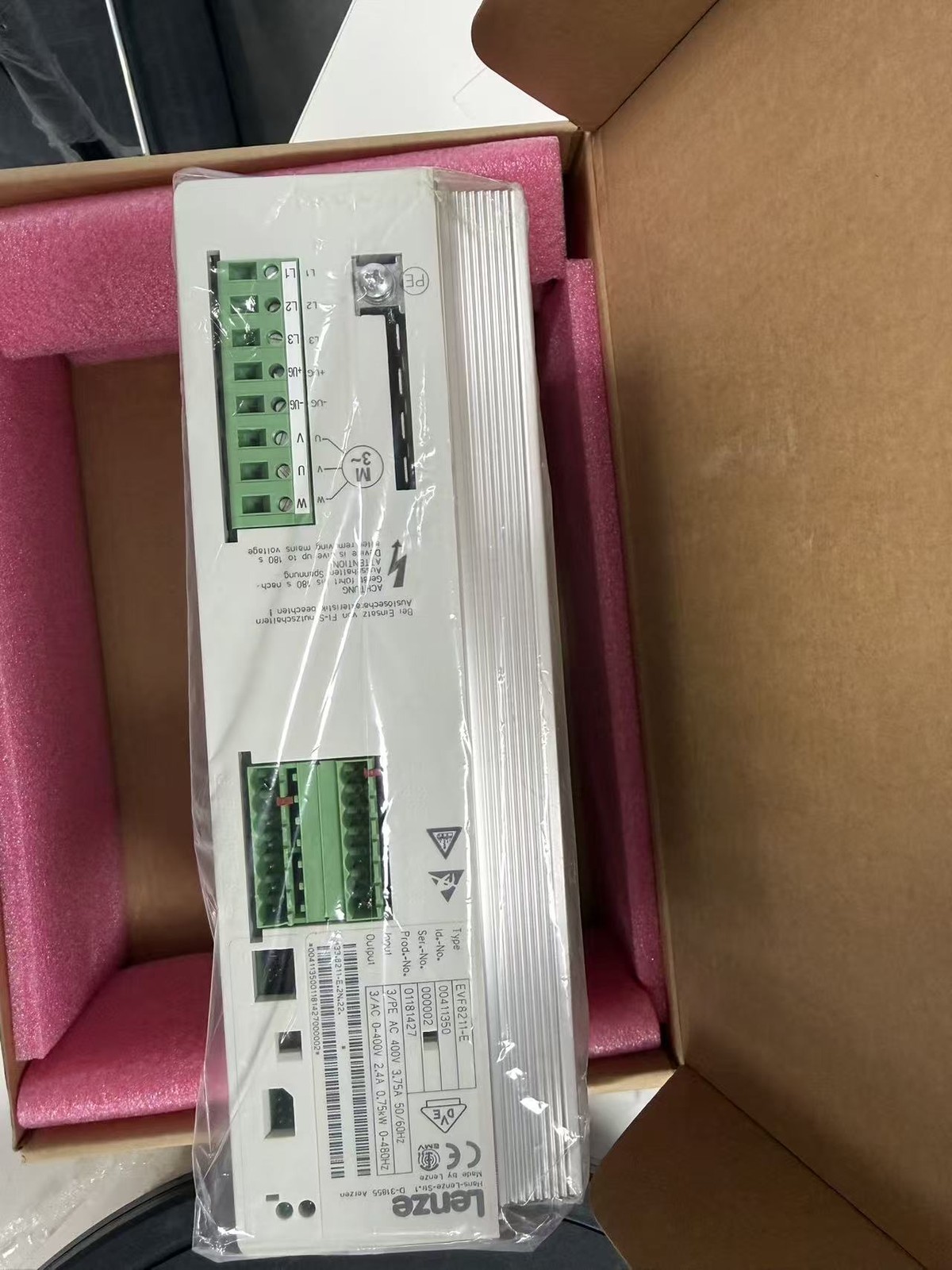 1PCS EVF8211-E, 00402833 EVF8211E NEW LENZE Frequency Inverter