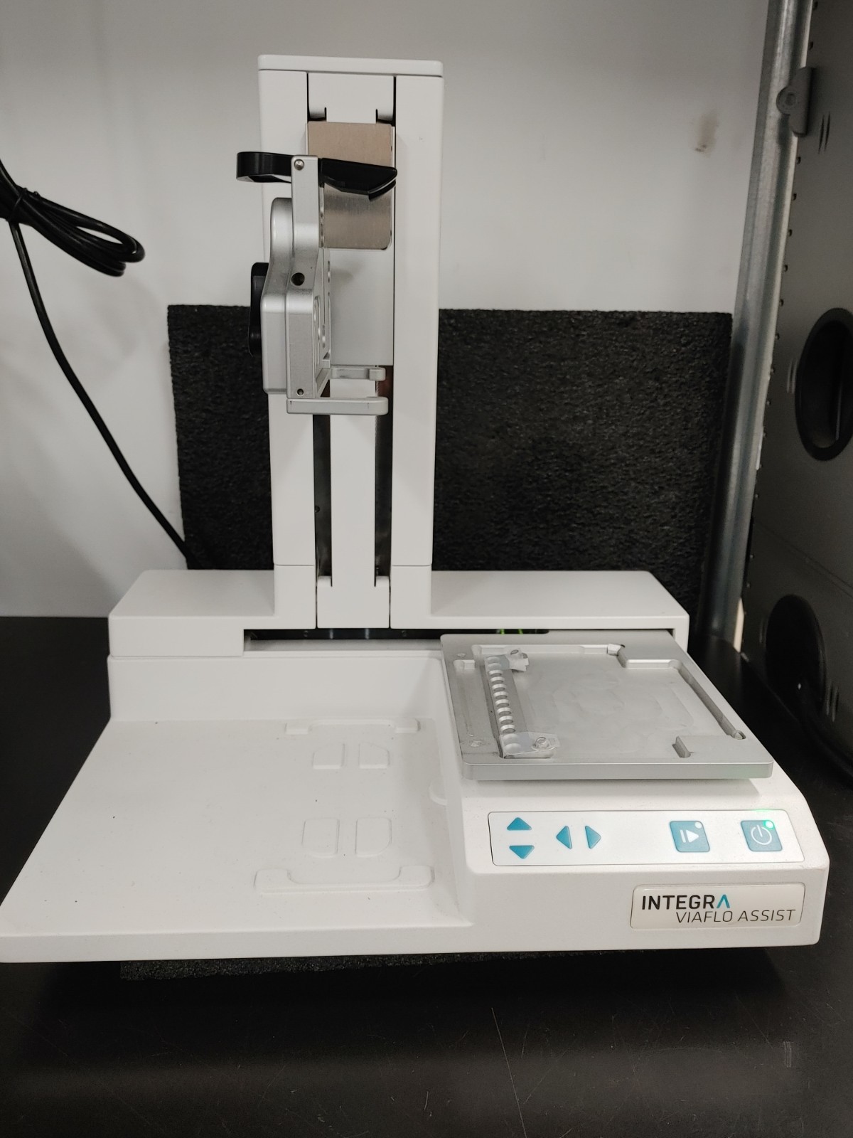 INTEGRA VIAFLO ASSIST Automating Multichannel Pipette