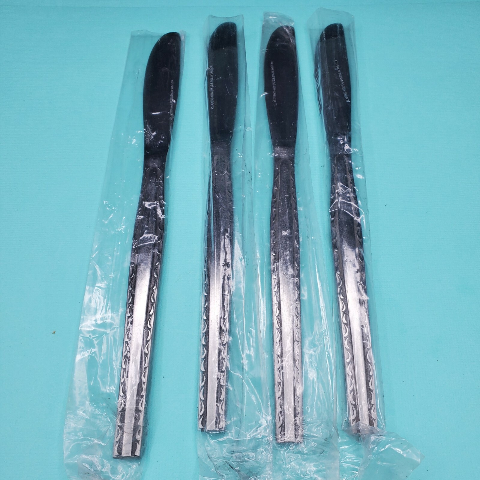 International  INS392 Dinner Knifes Set of 4