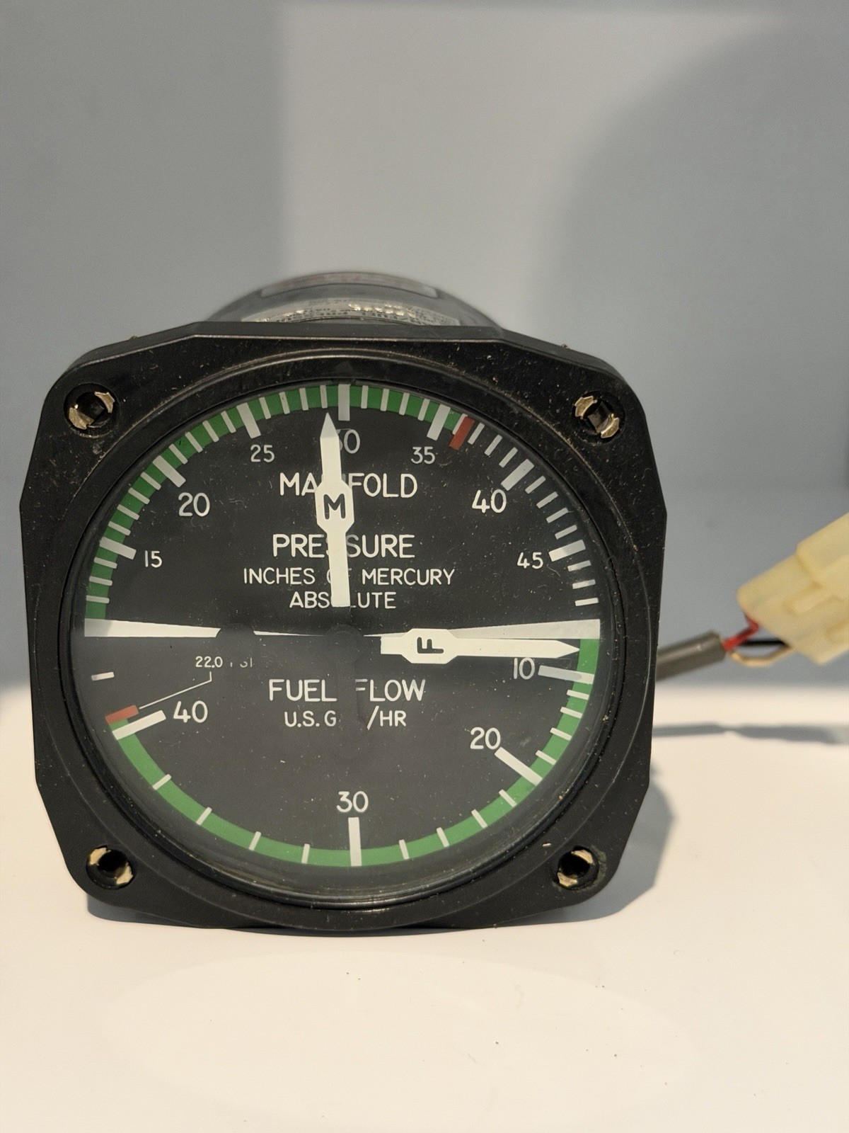 United Instruments Manifold/Fuel Pressure  Gauge 10-50 in Hg 0-20 PSI P/N# 6311A