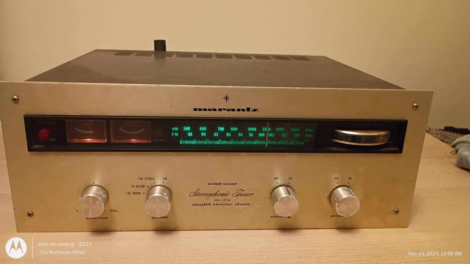 Marantz Twenty Three AM/FM Stereophonic Tuner Champagne Aluminum Faceplate