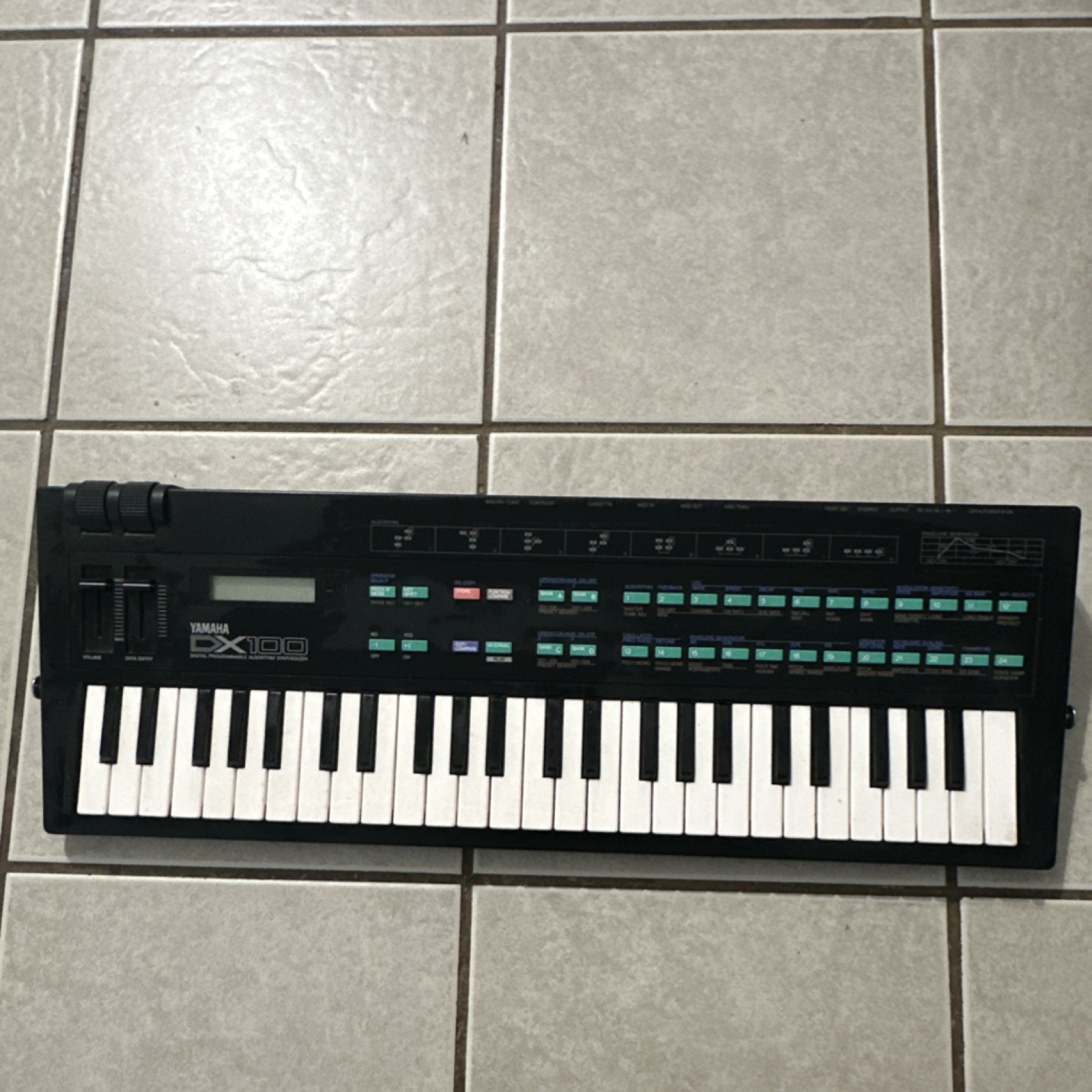 Yamaha DX100 Digital Programmable Algorithm Synthesizer Keyboard 49-Key