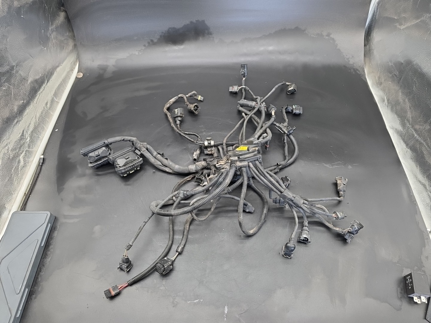 OEM BMW 650i 4.4L F12 F06 F13 Right Engine Wire Harness Loom Passenger Side Used