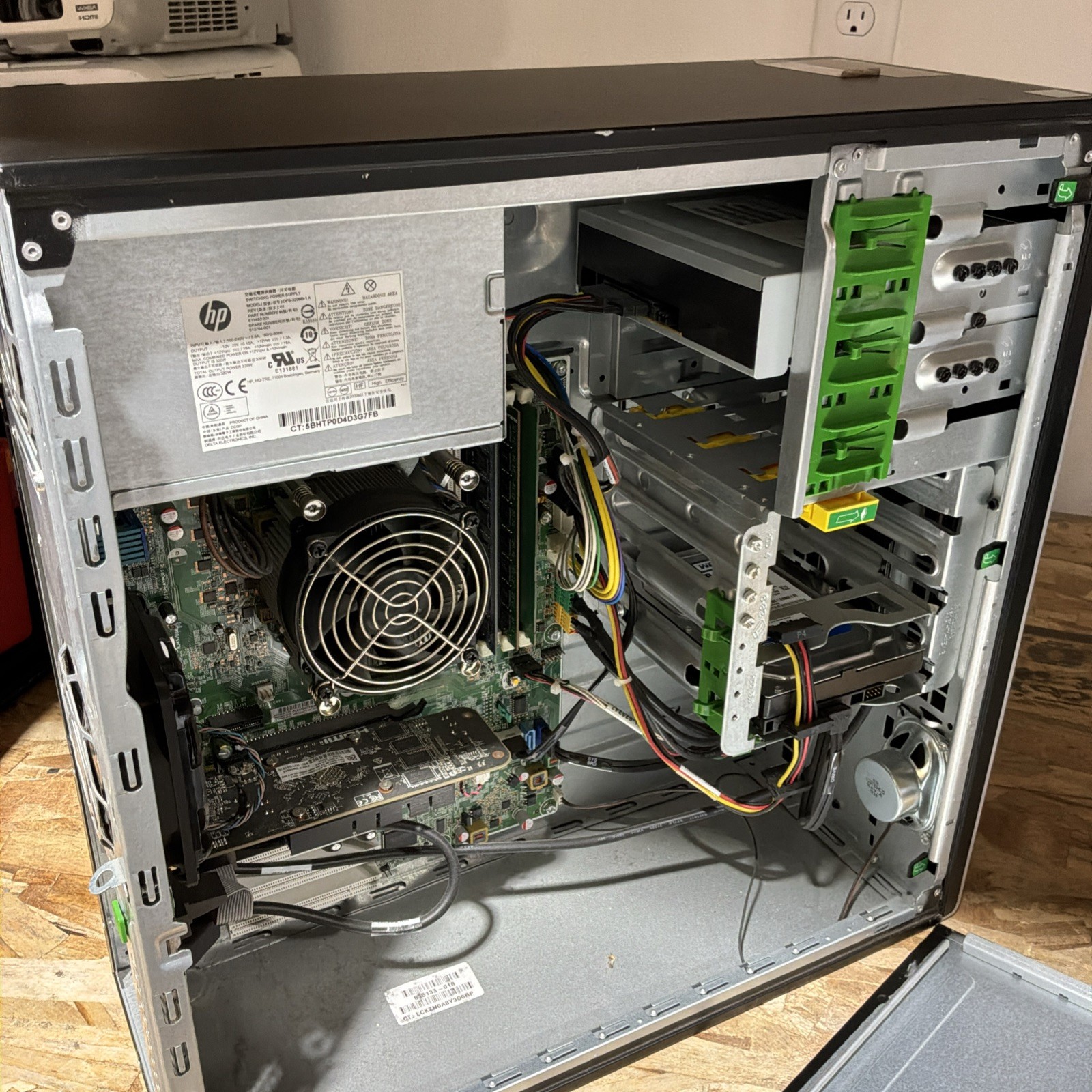 HP compaq Elite 8300 CMT i7-3770 CPU 12 GB RAM 500 GB HD NO OS C314