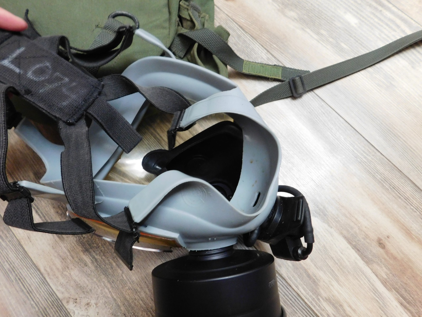 USGI MSA 5479 GAS MASK SIZE LARGE