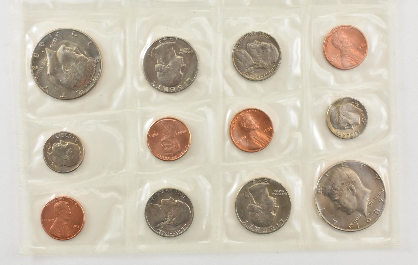 1982 Uncirculated Souvenir Set P/D *8205