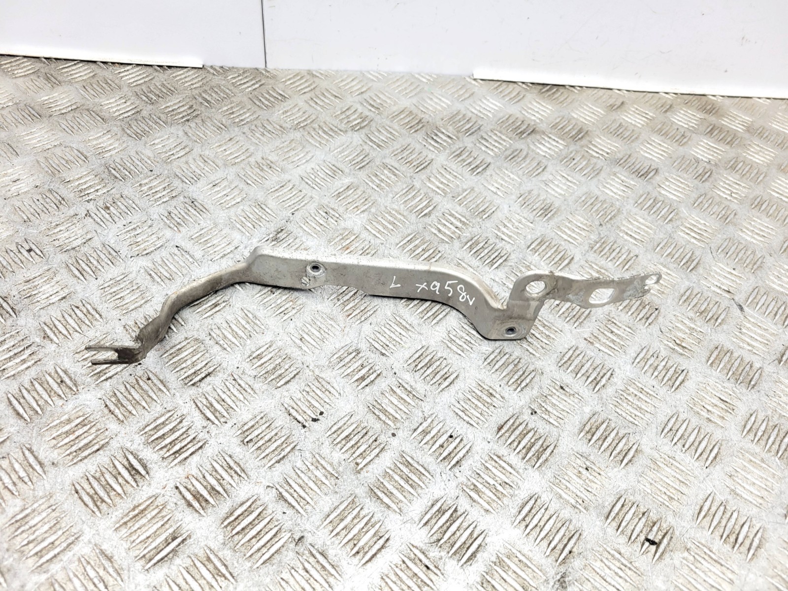 AUDI A6 C7 2012 FRONT LEFT BUMPER BRACKET MOUNT SUPPORT 4G0807591