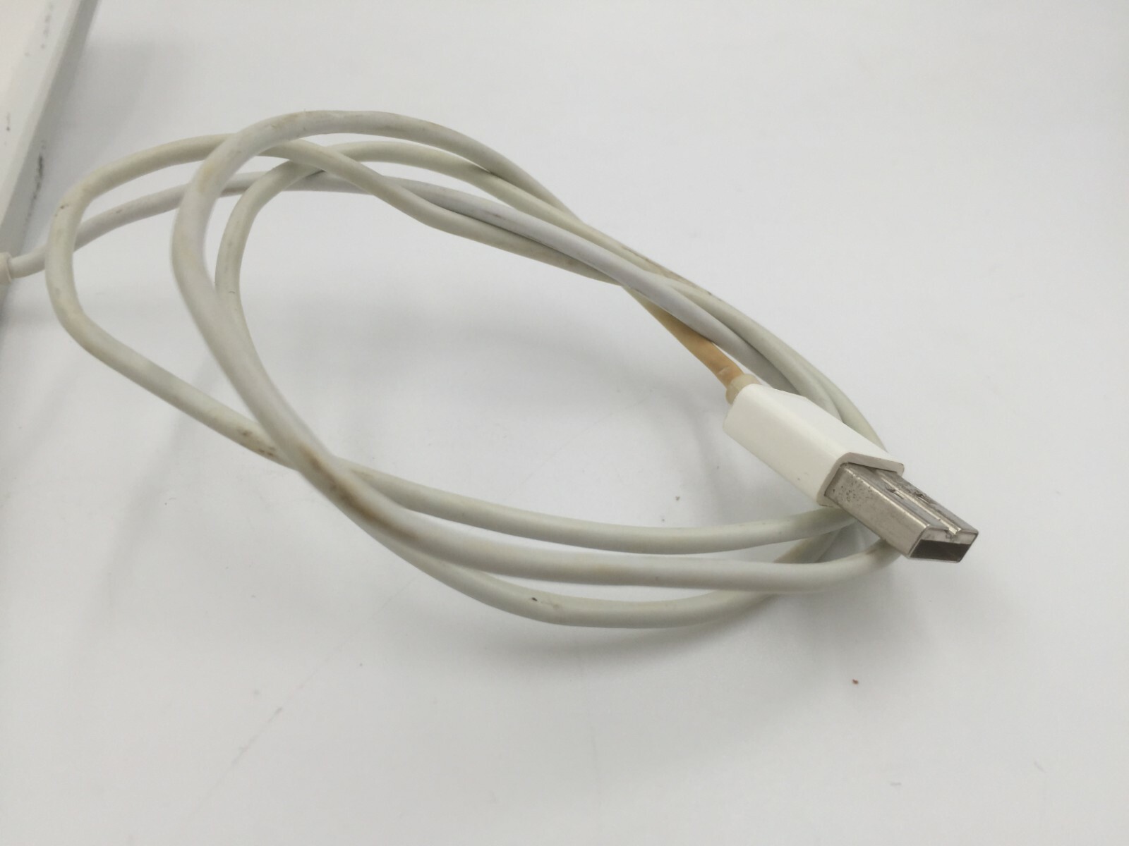 Genuine Apple A1243 Wired Mac Standard USB Keyboard w/ Numeric Keypad White