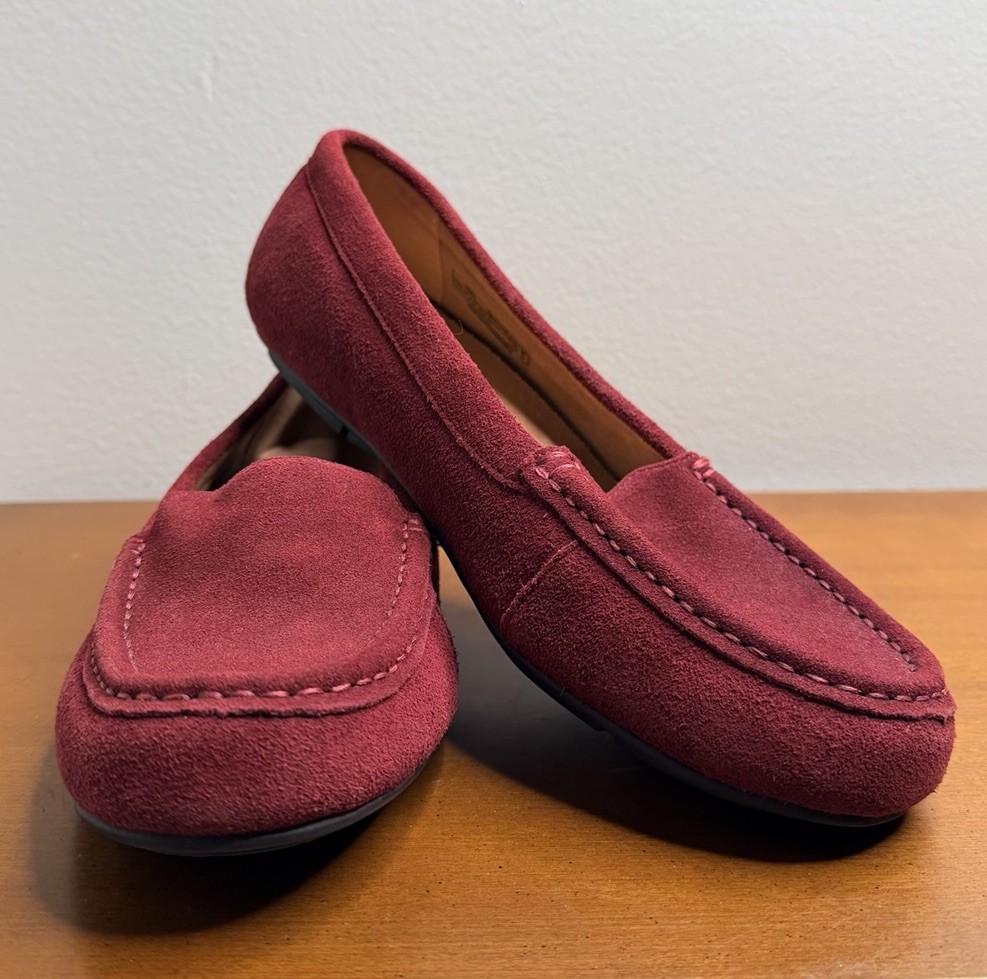 Vionic Suede Loafers Burgundy Women’s  SZ 9.5  Slip On Comfort Orthotic Loafer