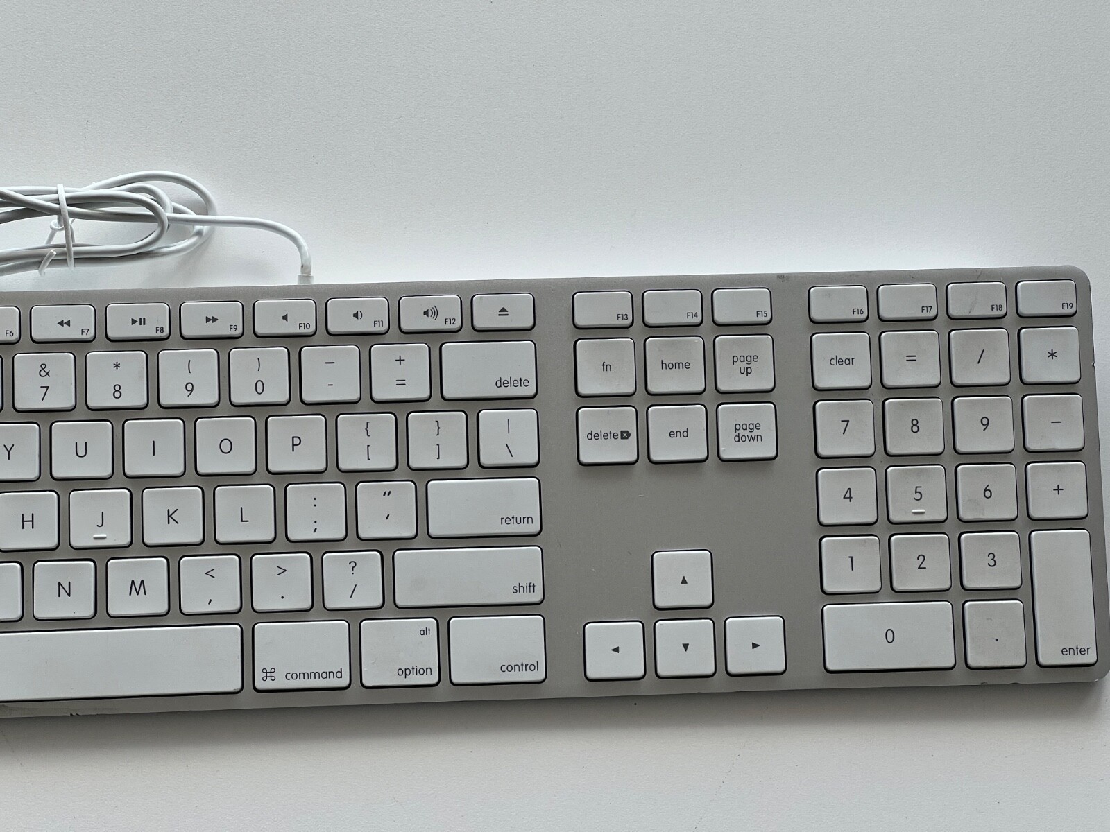 Apple Aluminum USB Wired Keyboard w/ Numeric Keypad A1243