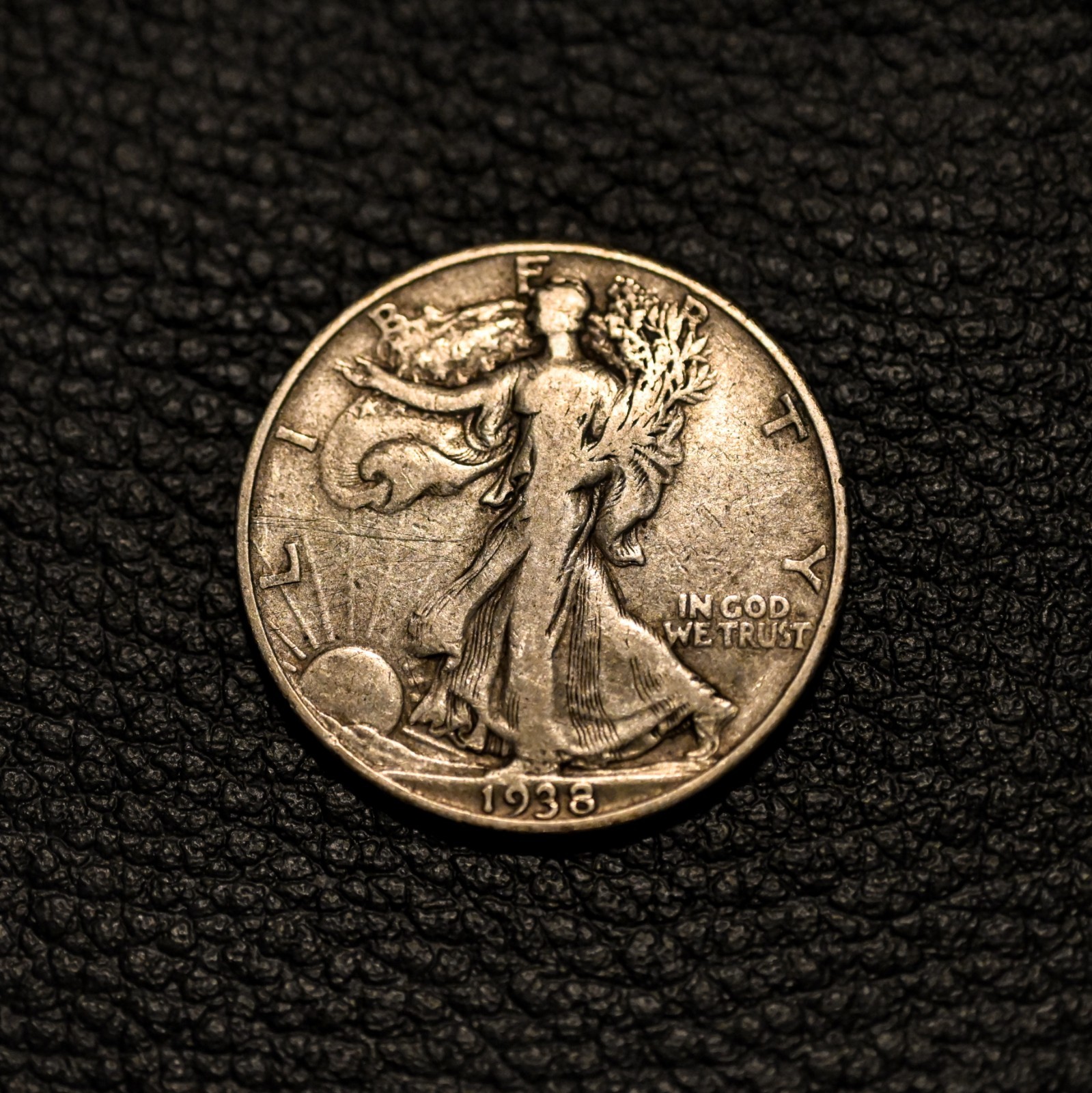 (ITM-7629) 1938-D Walking Liberty Half Dollar ~ VF Cndtn ~ COMBINED SHIPPING!