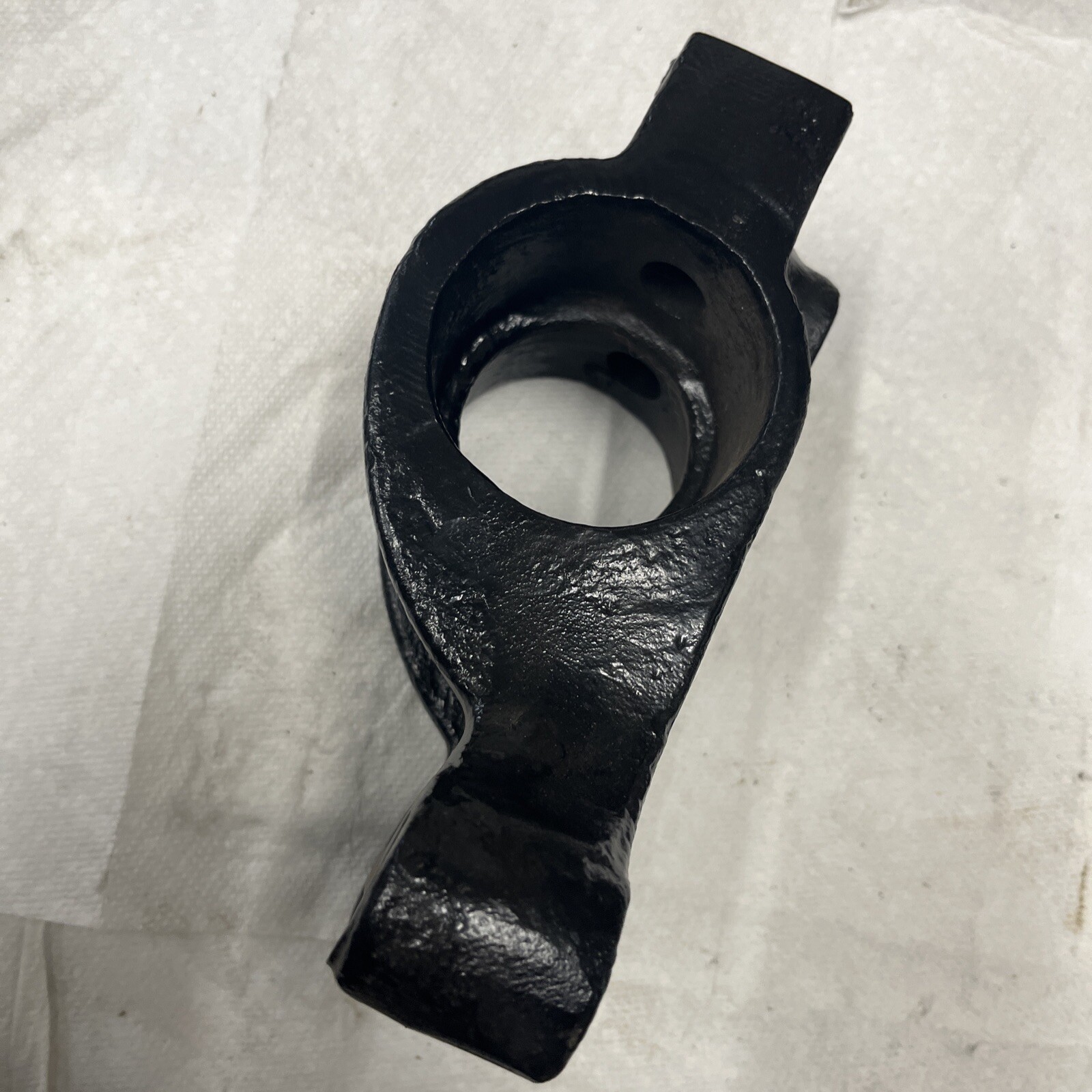 Peterbilt Spring Eye Pivot Air Leaf Bracket 98076C Used