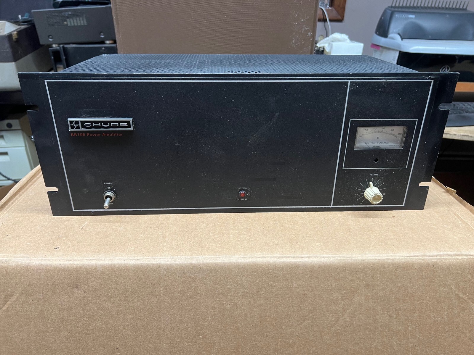 Shure SR105 Series Solid State Power Amplifier