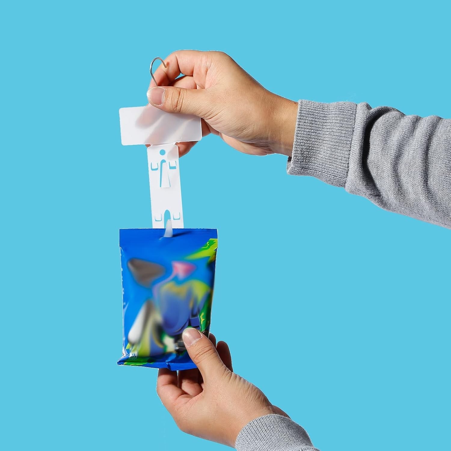 Durable Plastic Merchandise Hanging Strips: 10 Hooks & Maximum 35lb Capacity