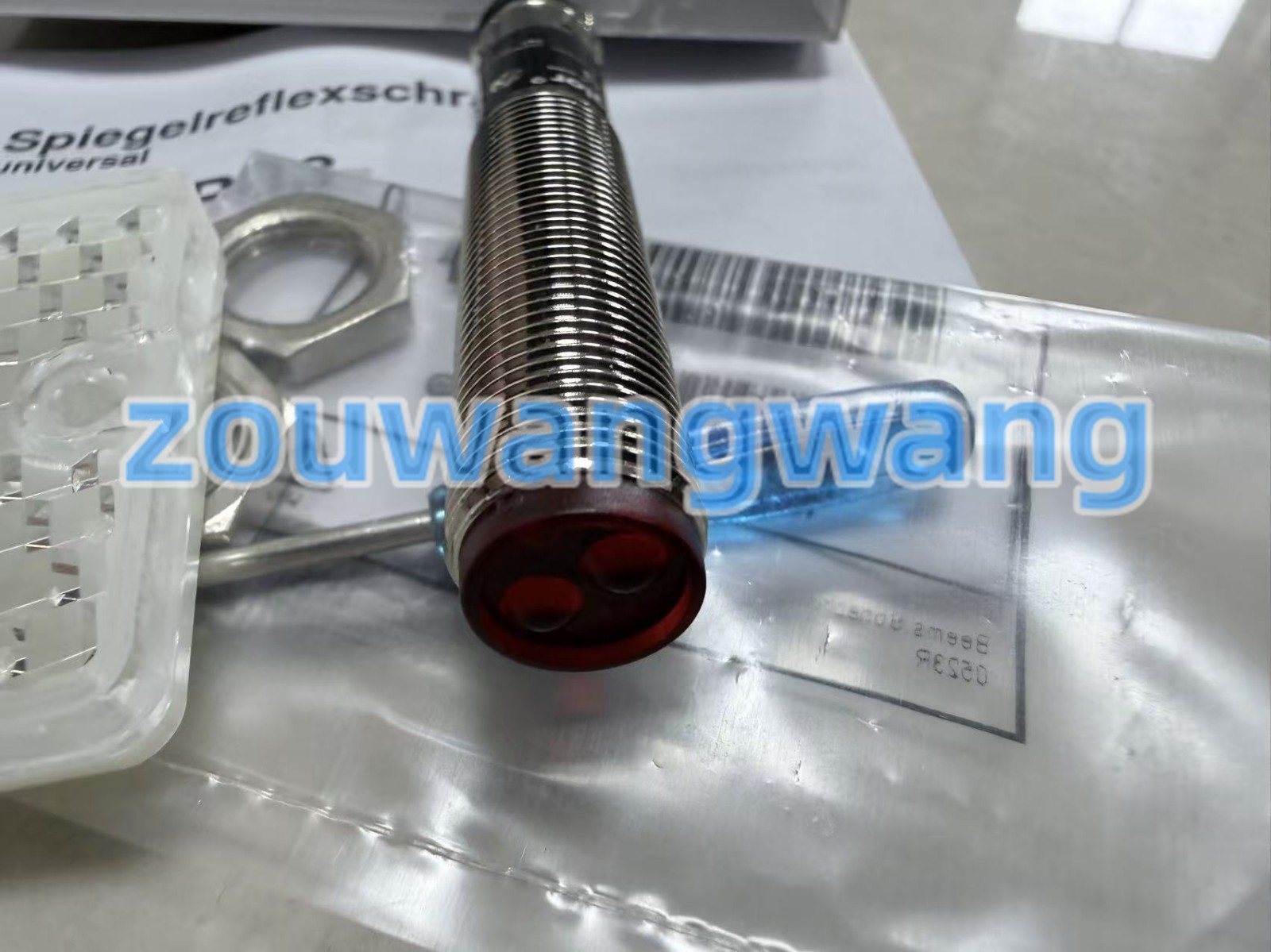 New In Box WENGLOR RO88PB3 Reflex Sensor
