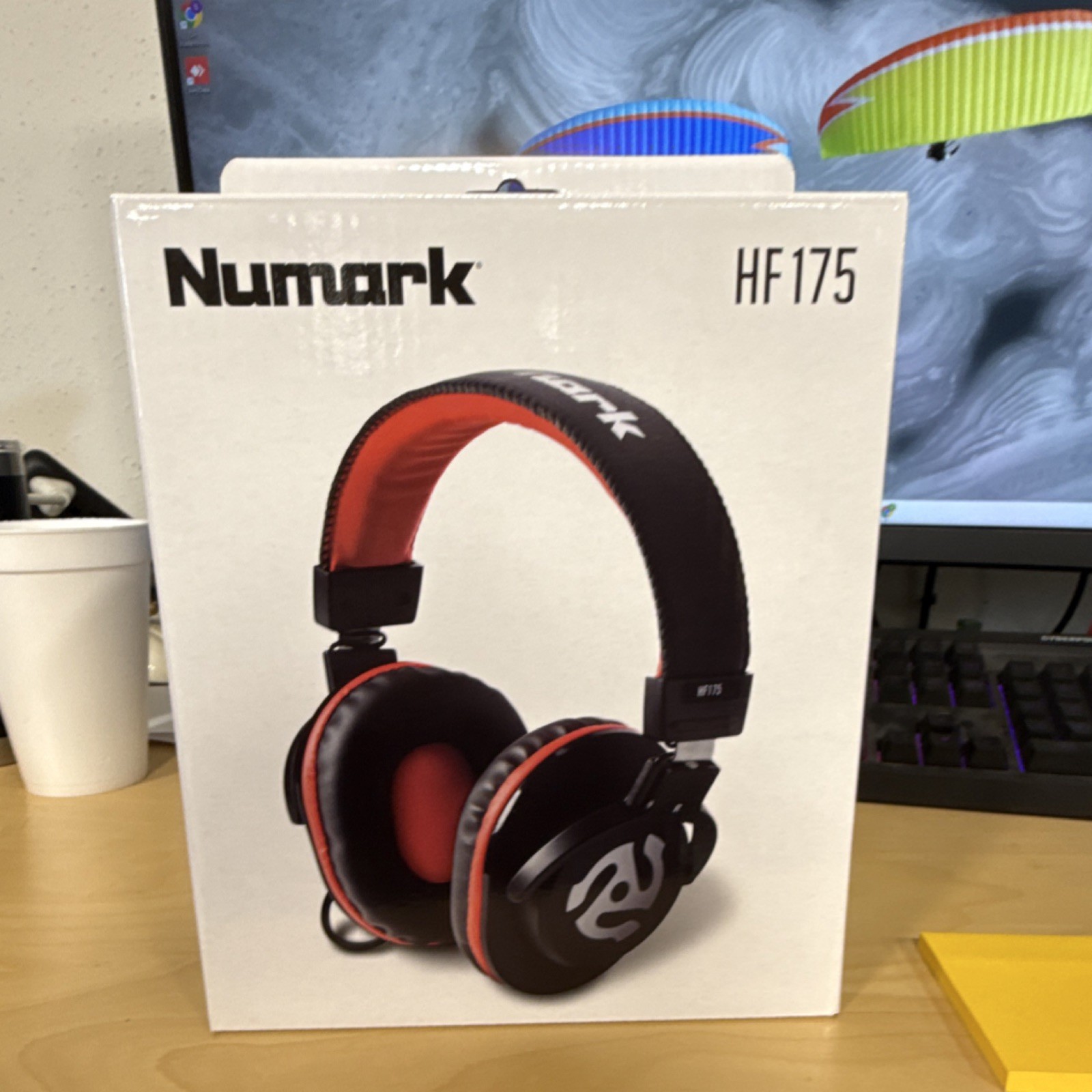Numark HF175 Over-Ear DJ Headphones Black/Red Wired 1/4in 40mm Rotating Ear Cups