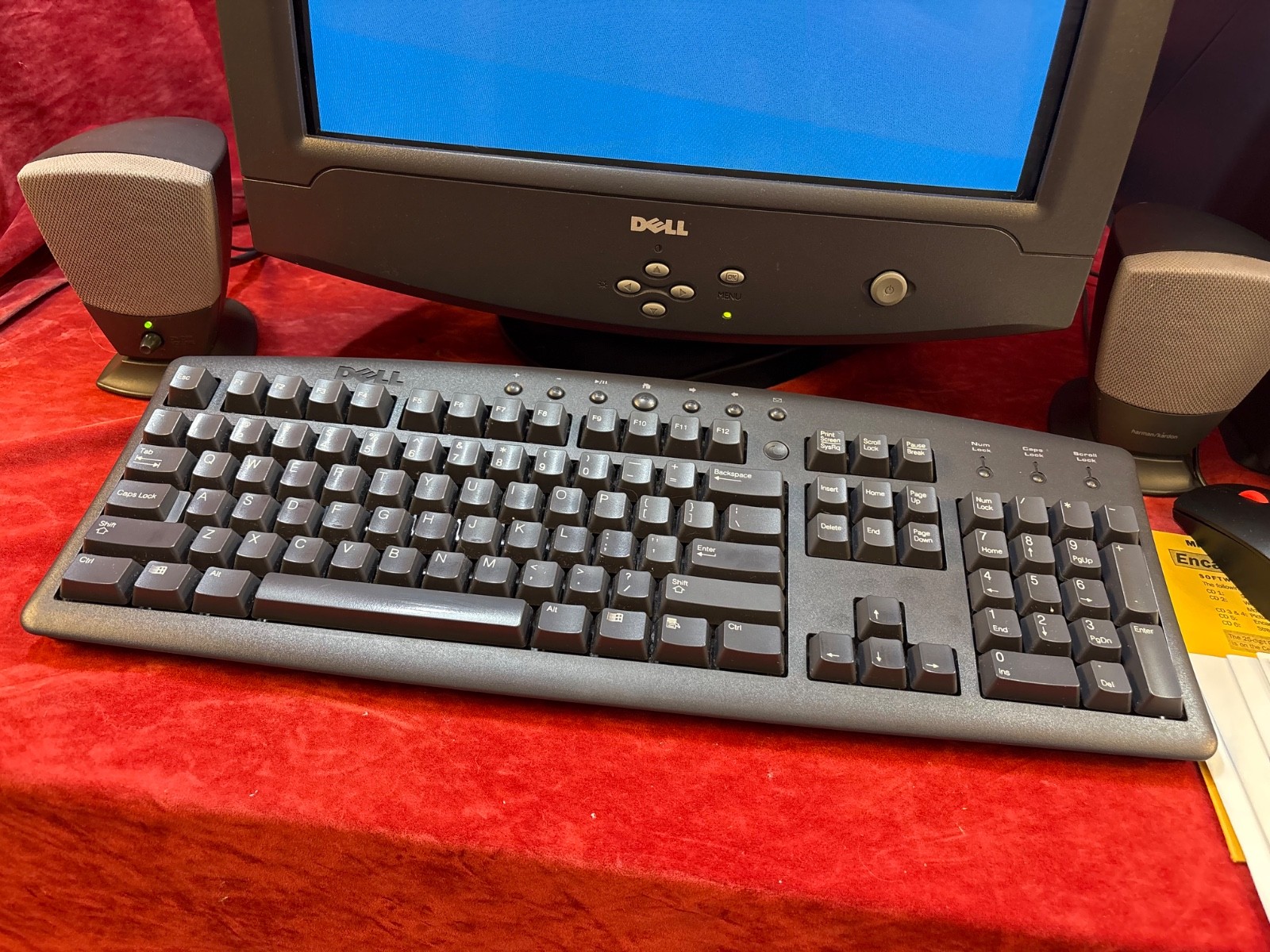 Complete Vintage DELL Windows ME/98/XP Triple-boot Retro PC System Year 2000 Y2K