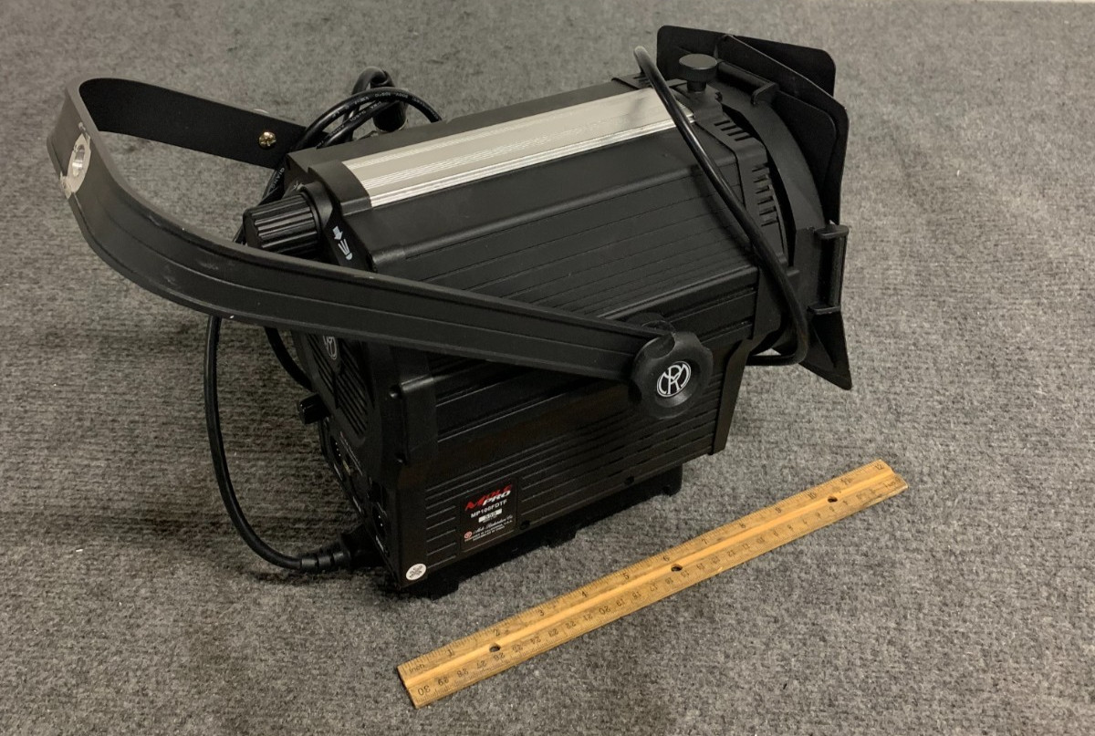 Mole Richardson MolePro MP100FDTF LED Fresnel w/ Power Cord