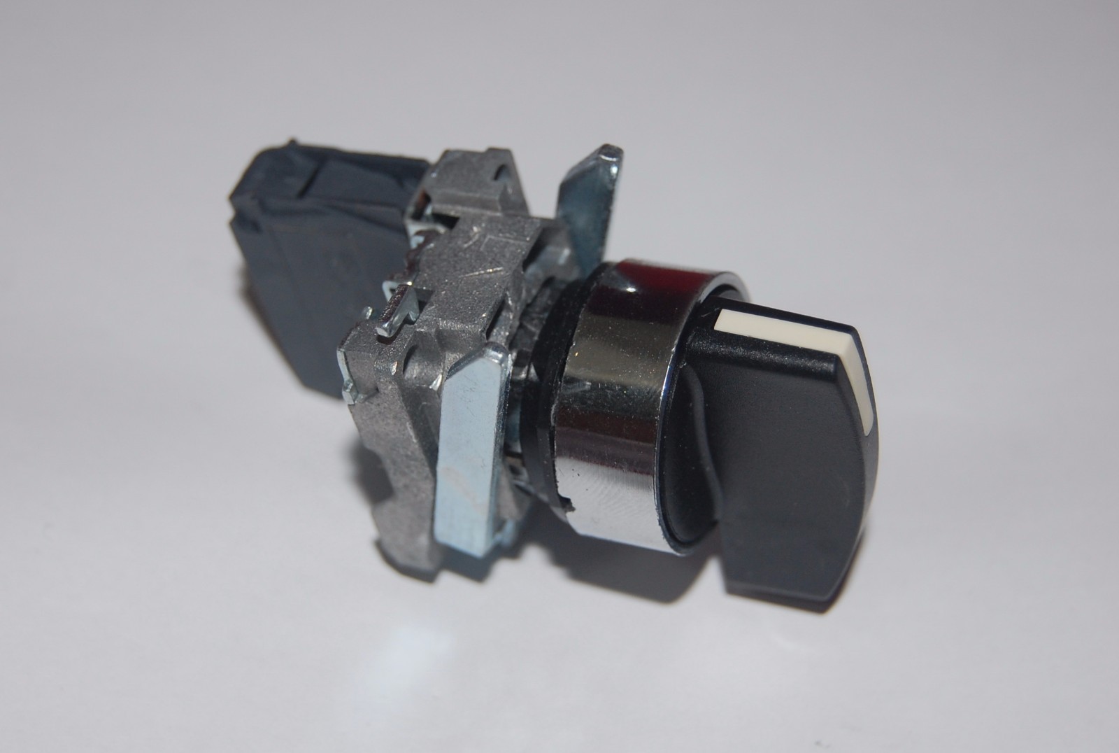 1PC 22mm Long Handle Selector switch 2 Position Fits XB4BJ41 1N/O Momentary