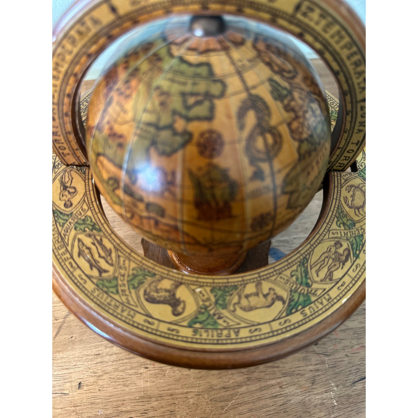 Vintage Old World desk Globe/ zodiac