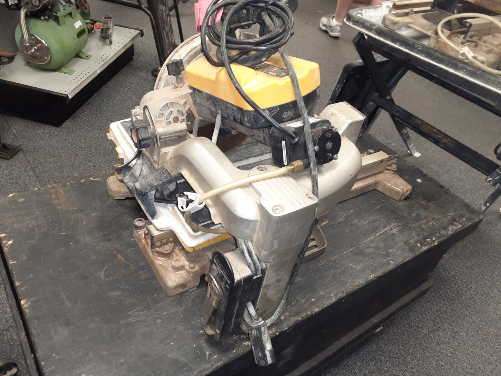DEWALT D24000 TILE SAW, a-x