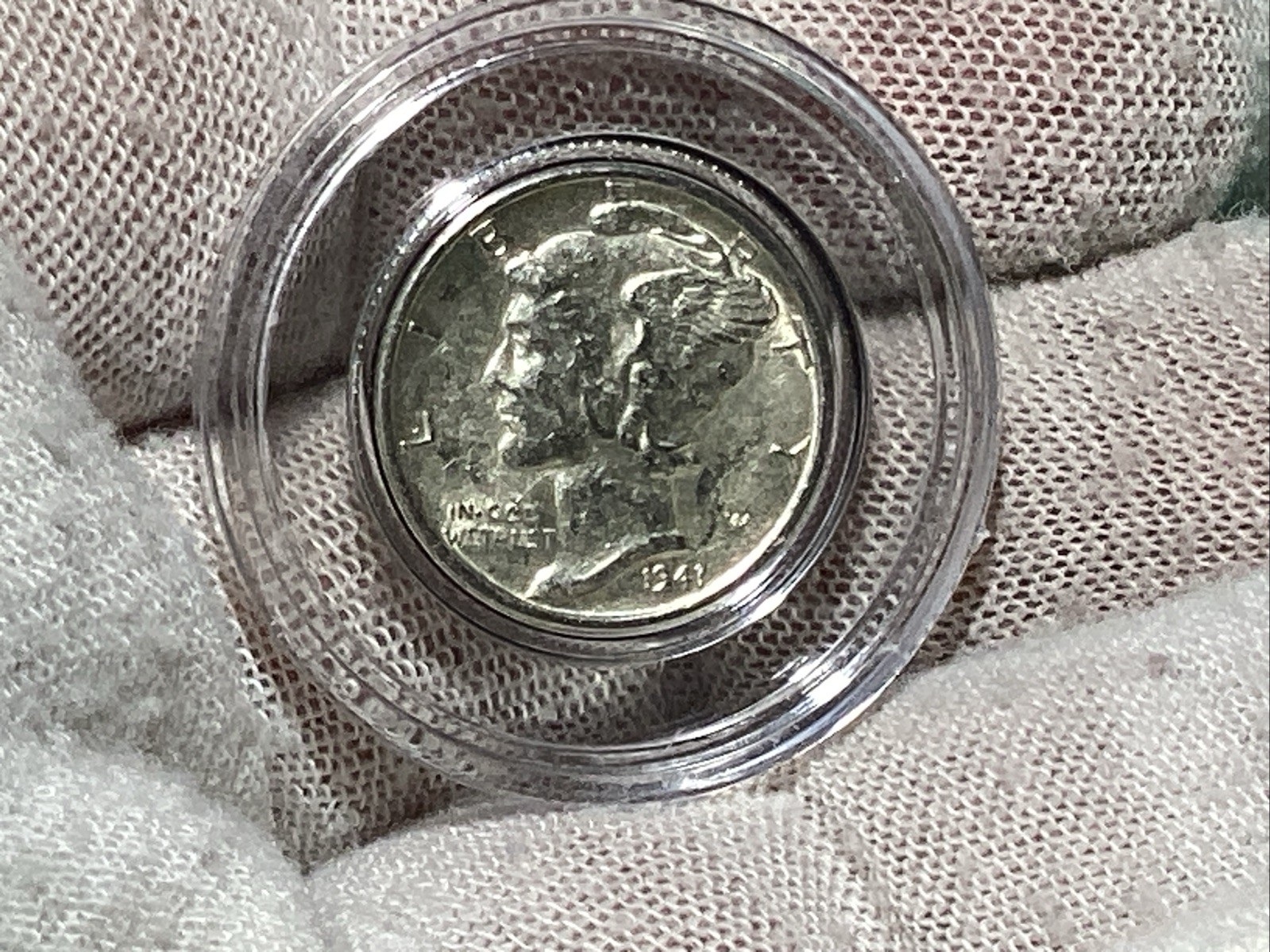 1941 MERCURY DIME AU/UNC  in AIRTIGHT