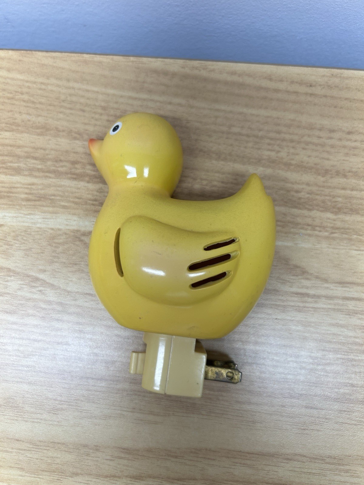VINTAGE Hard Plastic Yellow Duck Night Light Nice Size Electric Plug Tested