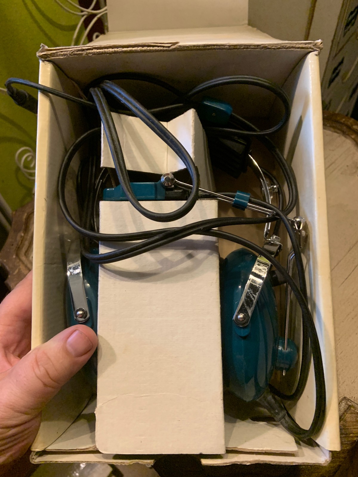 Microcom Model M-40 Noise Attenuating Headset w/ PTT Gold Aviation Push to Talk