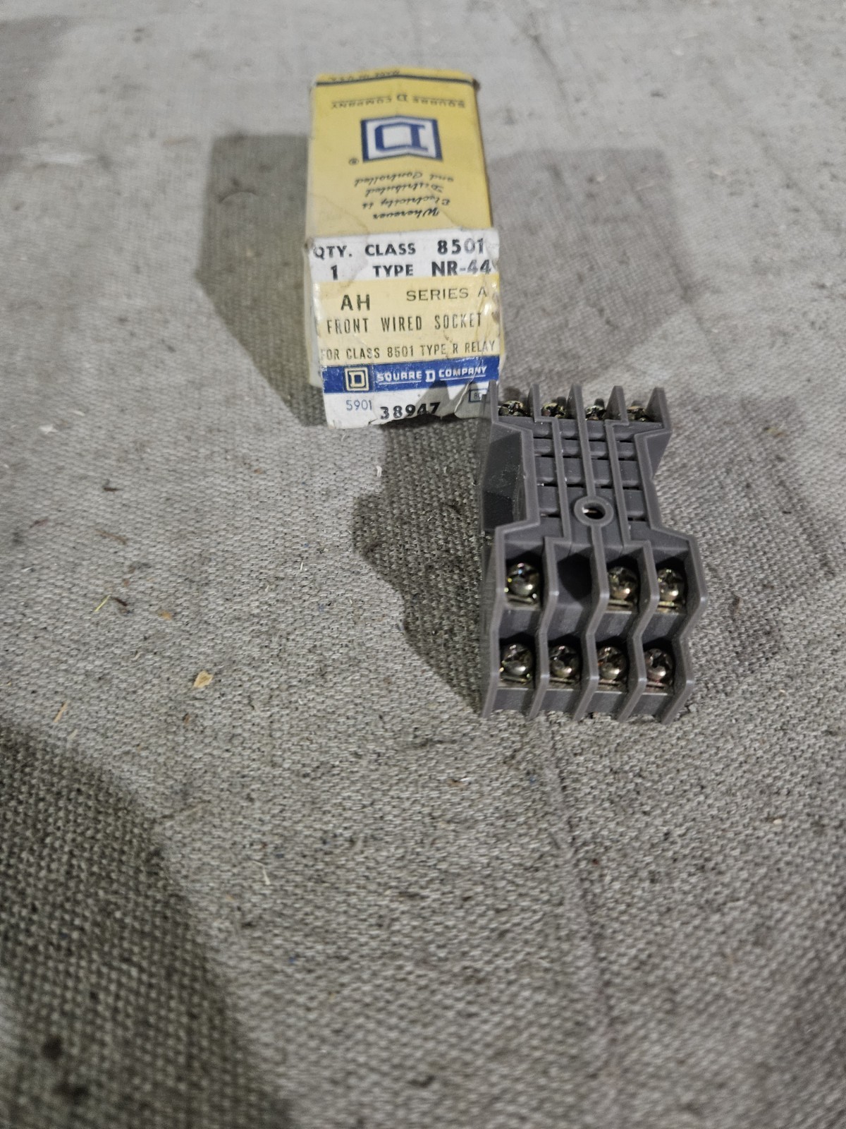 SQUARE D Class 8501, Type NR-44, SERIES A, FRONT WIRED SOCKET