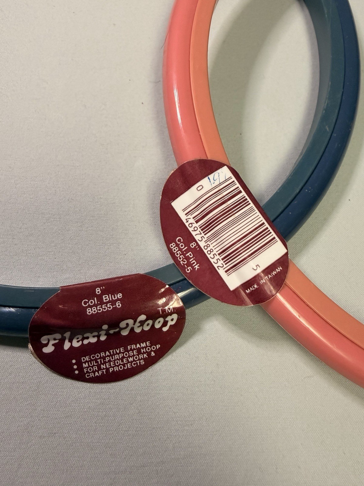 Vintage Plastic Embroidery Hoops, 6PCS. 3 Oval 2 Medium Round And 1 Small Round.