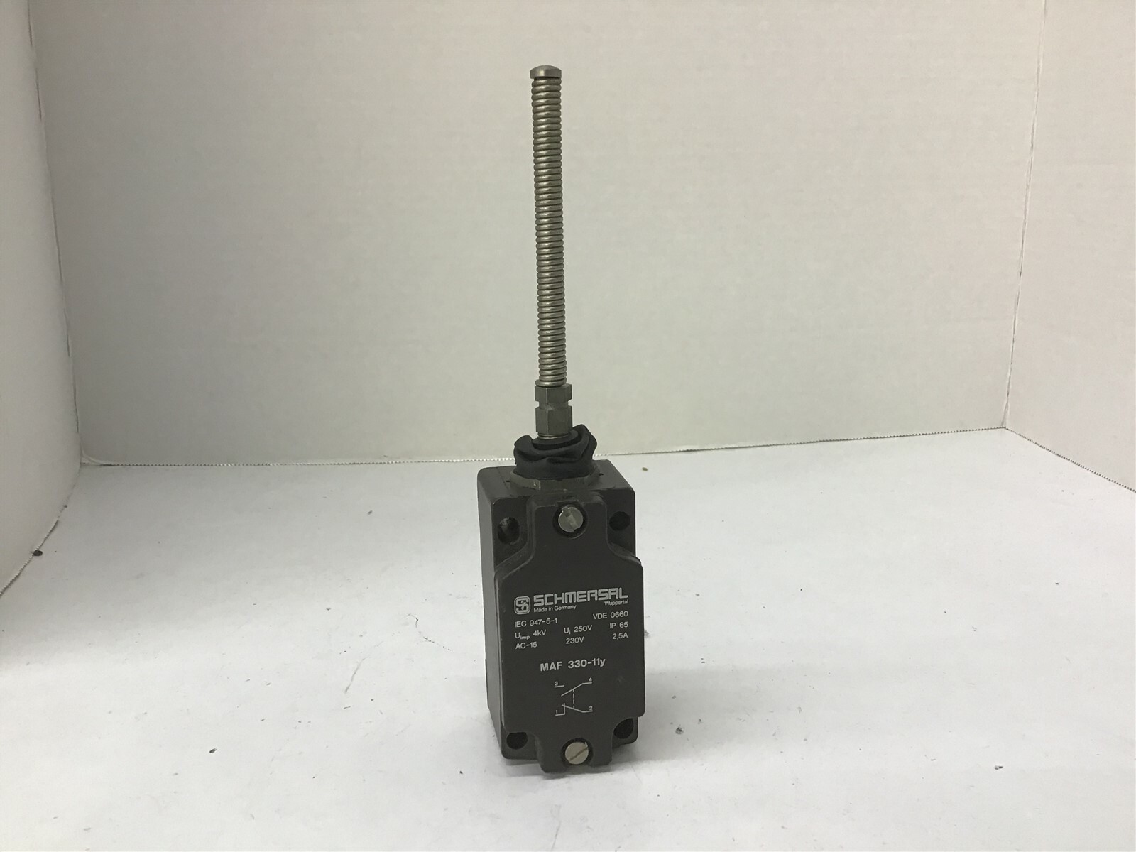 Schmersal IEC947-5-1 230 V 2.5 Amps Limit Switch