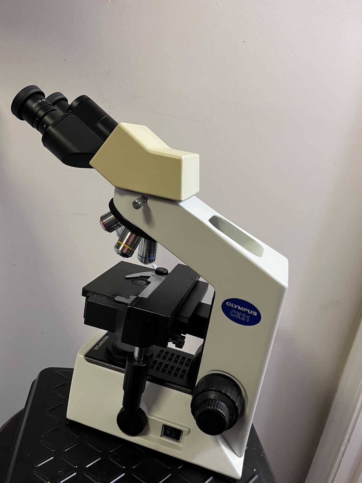 OLYMPUS CX21FS1 BINOCULAR MICROSCOPE PLAN 4 10 40 100 OBJECTIVES Olympus CX21
