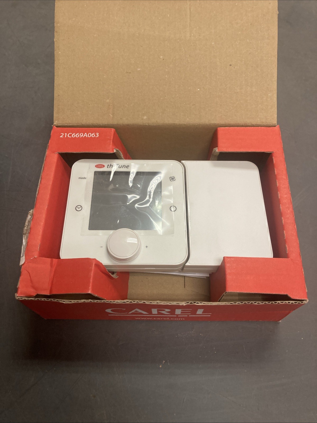 NEW In Box CAREL ATCM001CW0 Digital Thermostat Wall Mount | U.S.A. SELLER