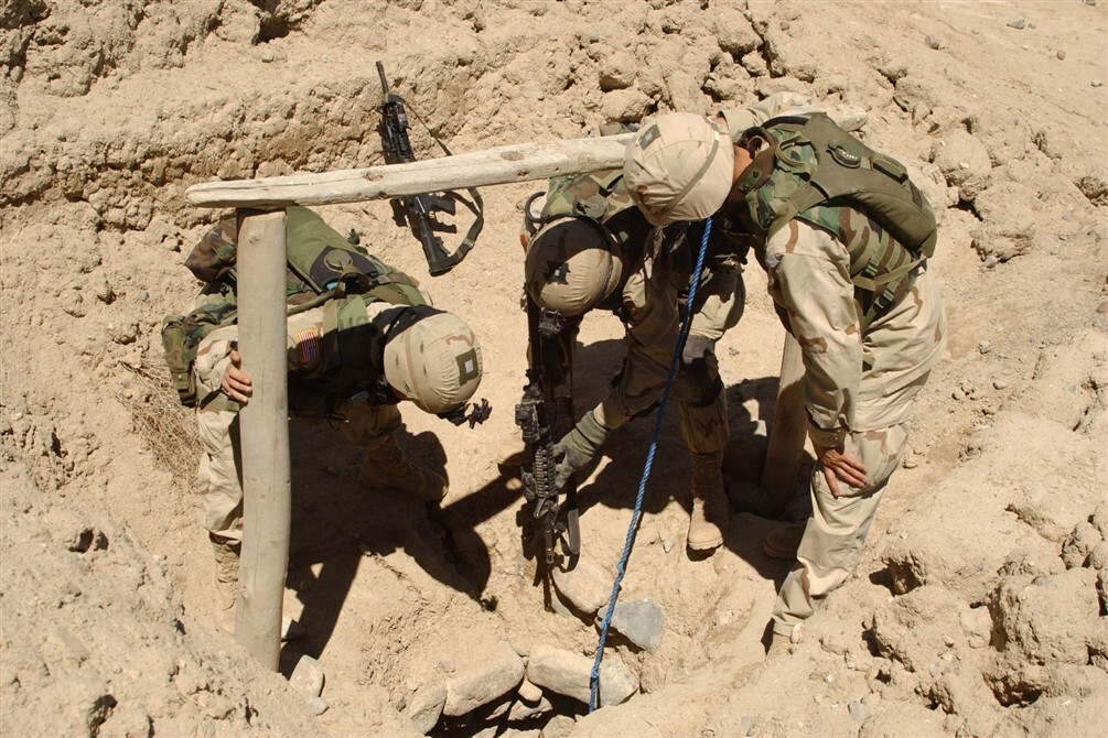 2003 Afghanistan 307th Engineer and 505th PIR Operation Crackdown 4x6 Photo #2