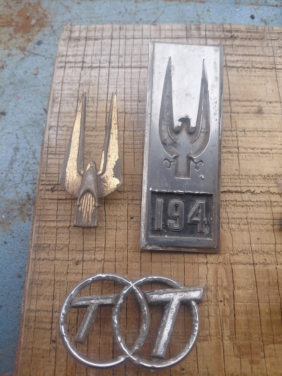 1960's Studebaker Emblem Lot