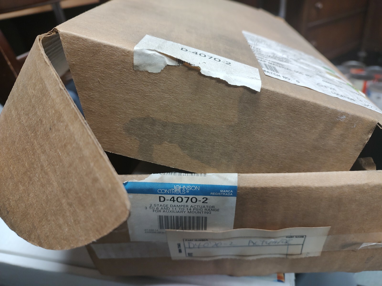 Johnson Controls D-4070-2, 2-Stage Piston Damper Actuator for Auxiliary Mounting