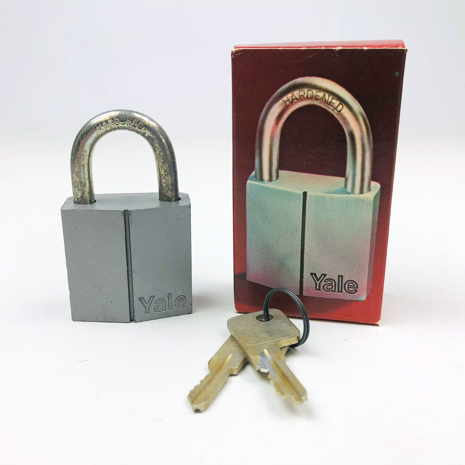 Yale Padlock 7113 7/8" Long x 0.25" Diam Shackle 1-1/2" Body Multi Tumbler USA