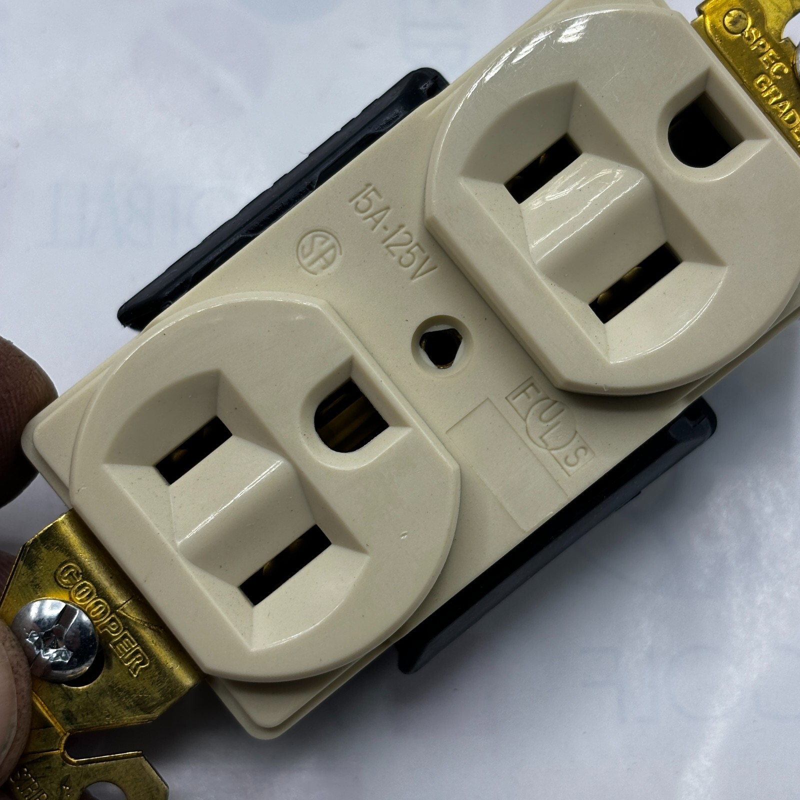 Cooper 5262V Receptacle Duplex 15A 125V 2P 3F ⭐