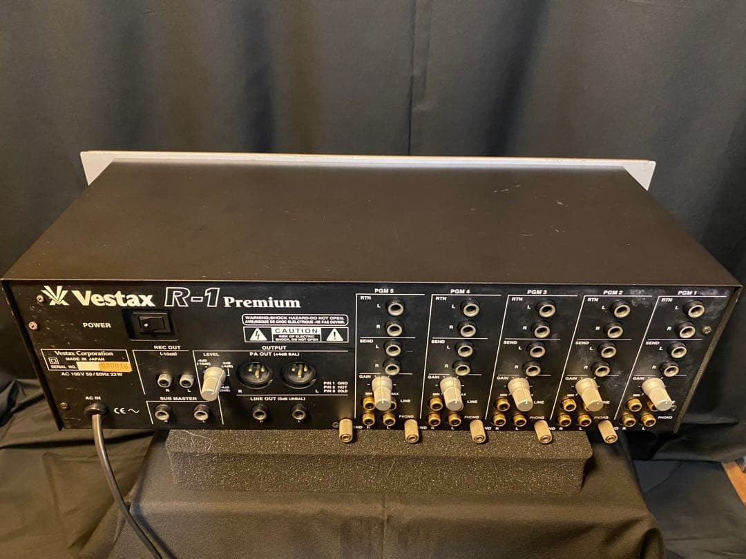 Vestax R-1 DJ Mixer