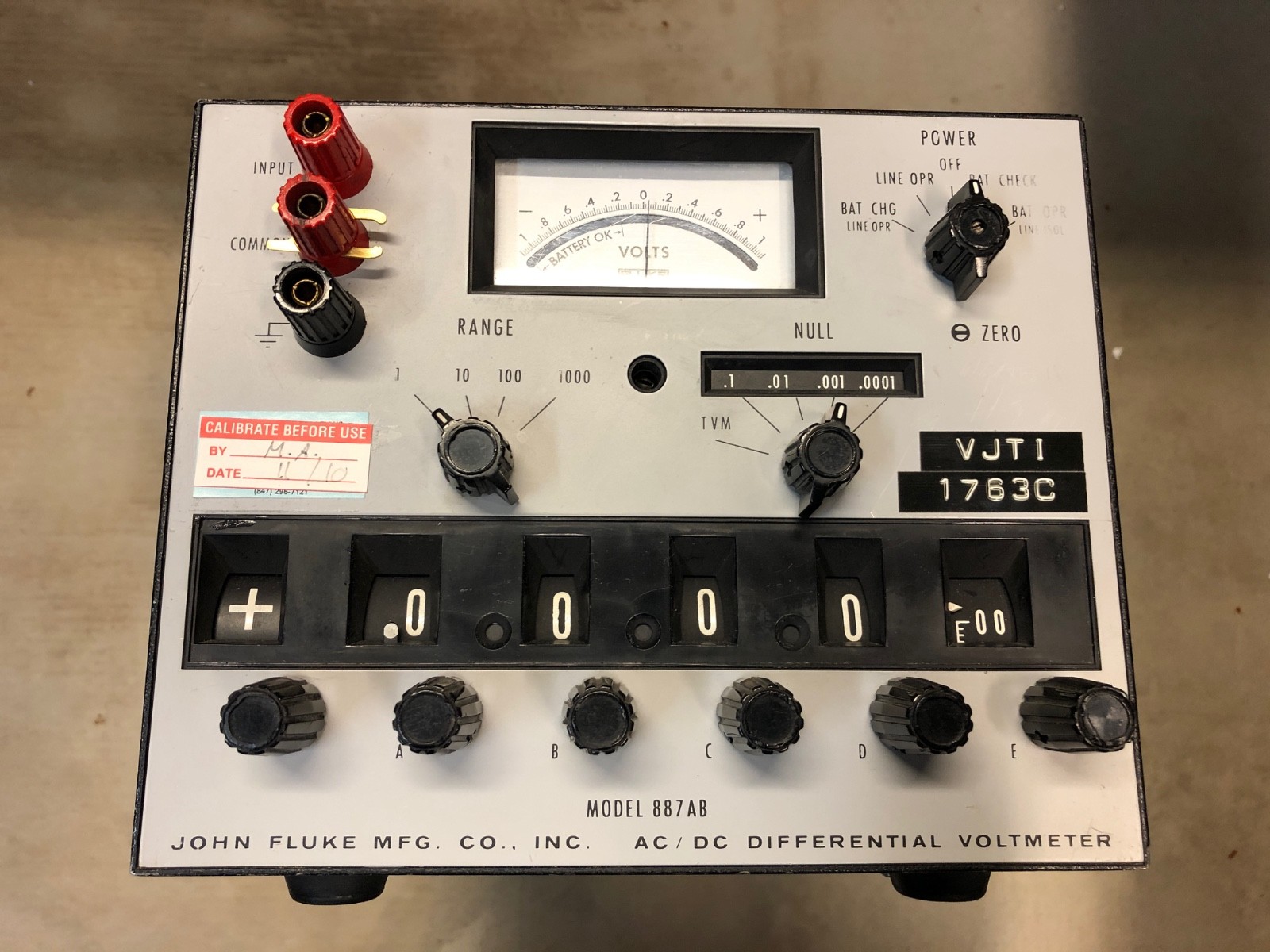 Fluke 887AB AC/DC Differential VoltMeter, For Repair
