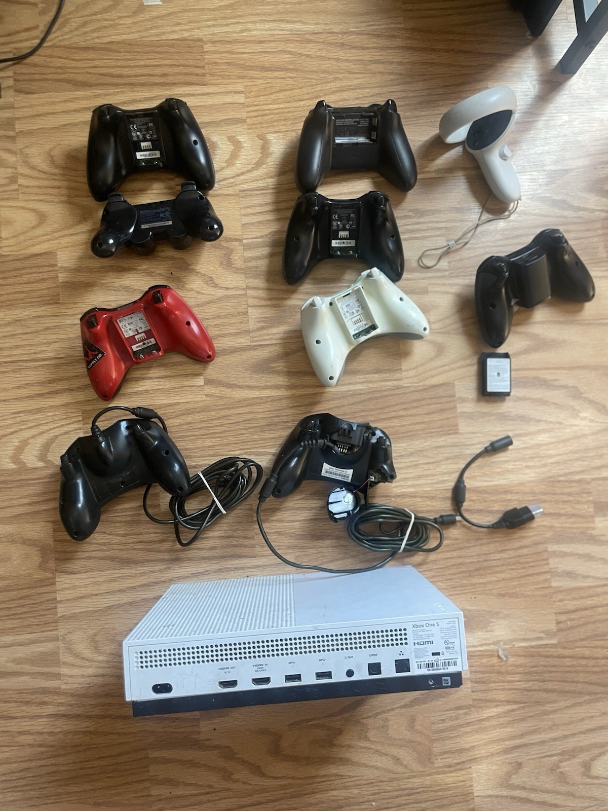 Xbox One S Console Bundle w/ 10 Wireless Controllers ALL FOR REPAIR /PARTS