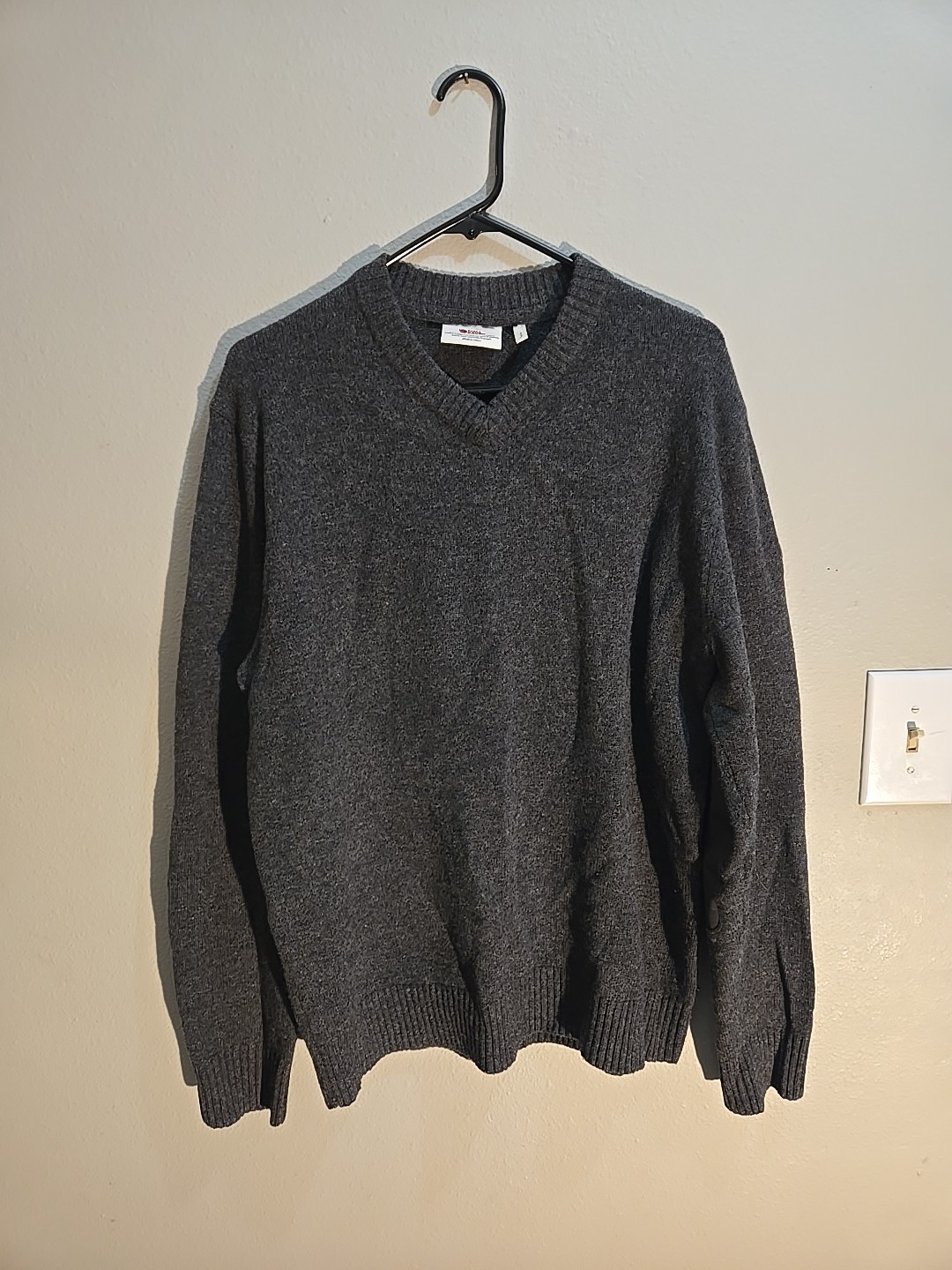 Fjallraven Mens Ovik Dark Gray v-neck Sweater Large longsleeve knit
