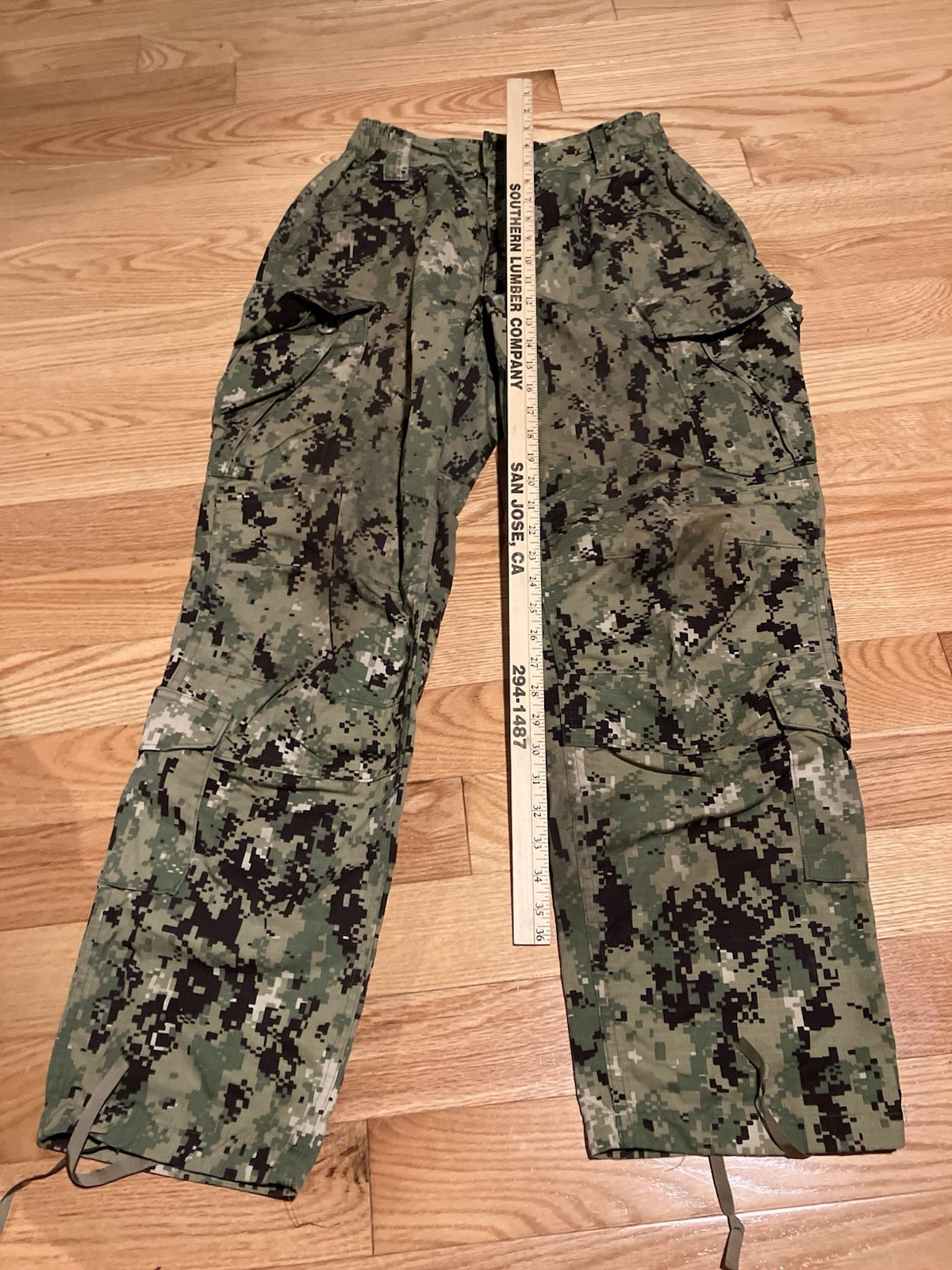 Military Camouflage Pants Medium Regular Insignia Pattern, NSN 8405-01-574-6864
