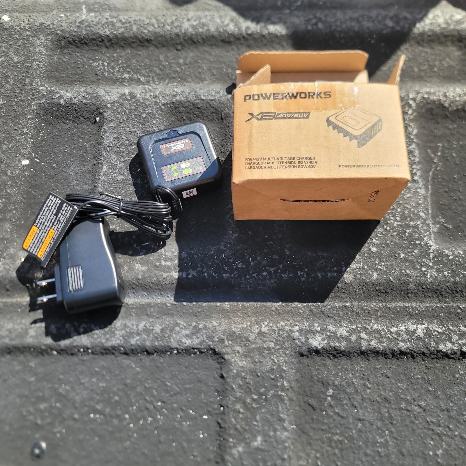 POWERWORKS XB 40V/20V Battery Charger 0.5A