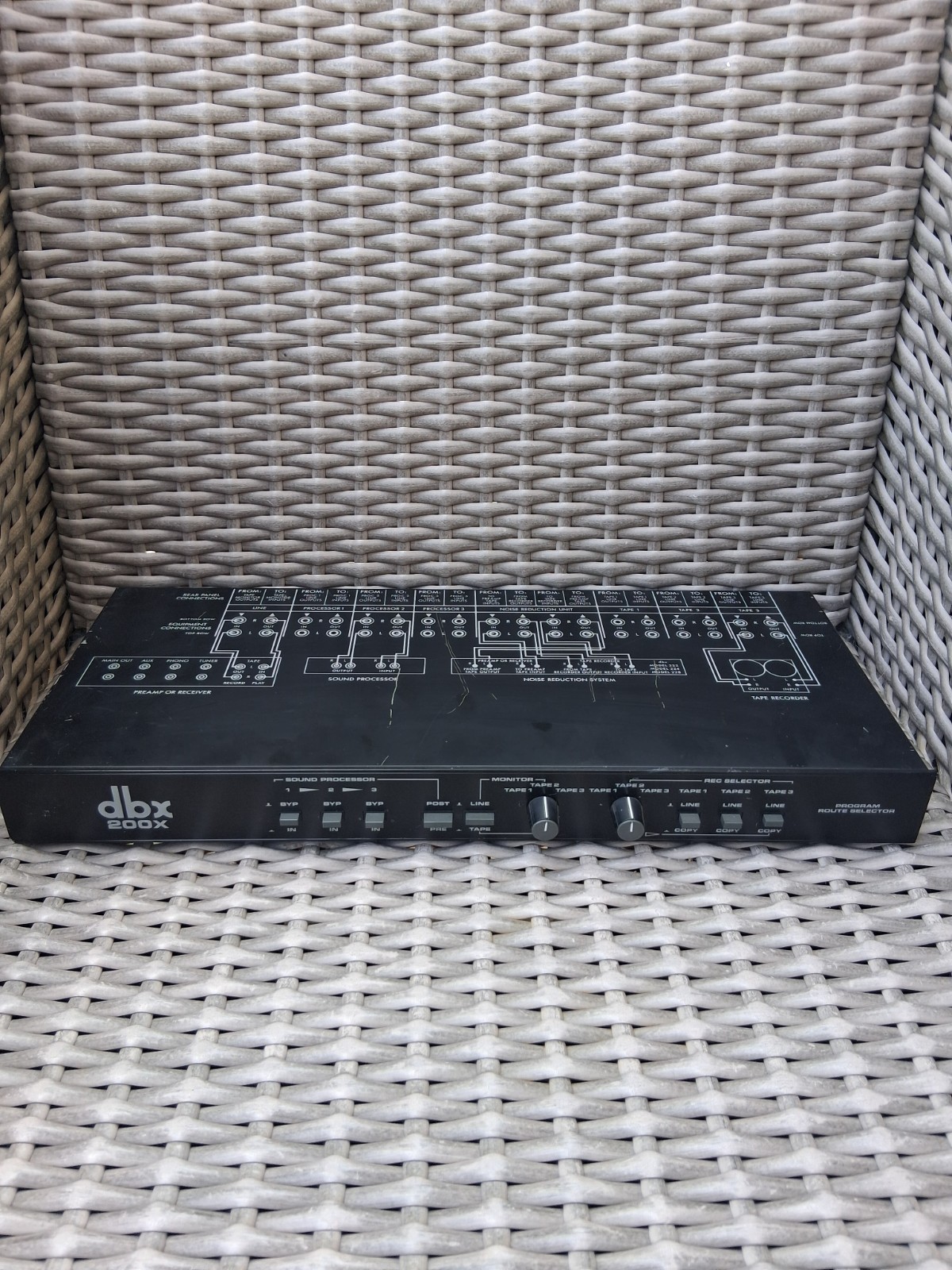 dbx 200X 2-Channel Noise Reduction Sound Processor 1U Rack Analog RCA Black