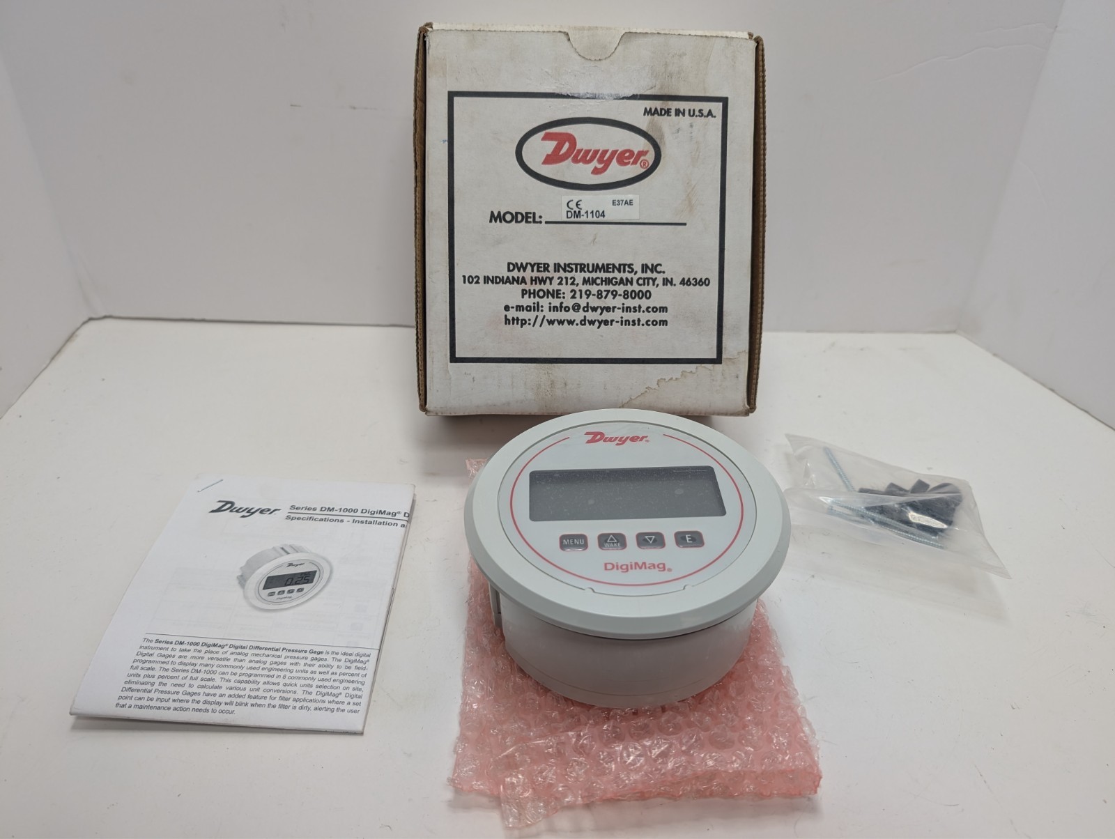 Dwyer Instruments DM-1104 Digital Differential Pressure Gauge, 5 In Dial, 0.125