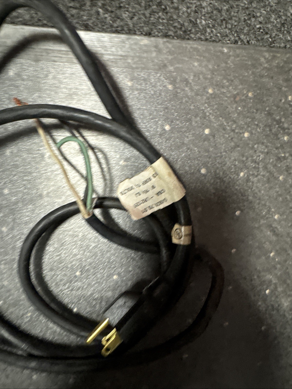 6’ Black Replacement 13 Amp 125 Volt Plug Light Use