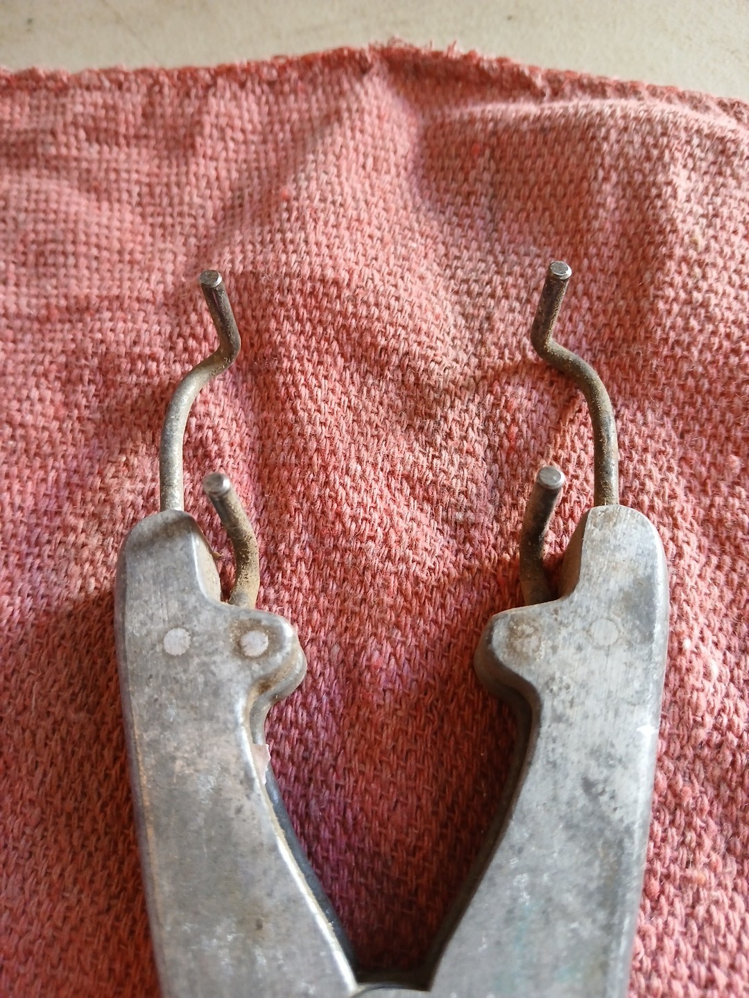 Vintage Elastrator Castration Docking Tool Aluminum Spring Pliers Made In USA