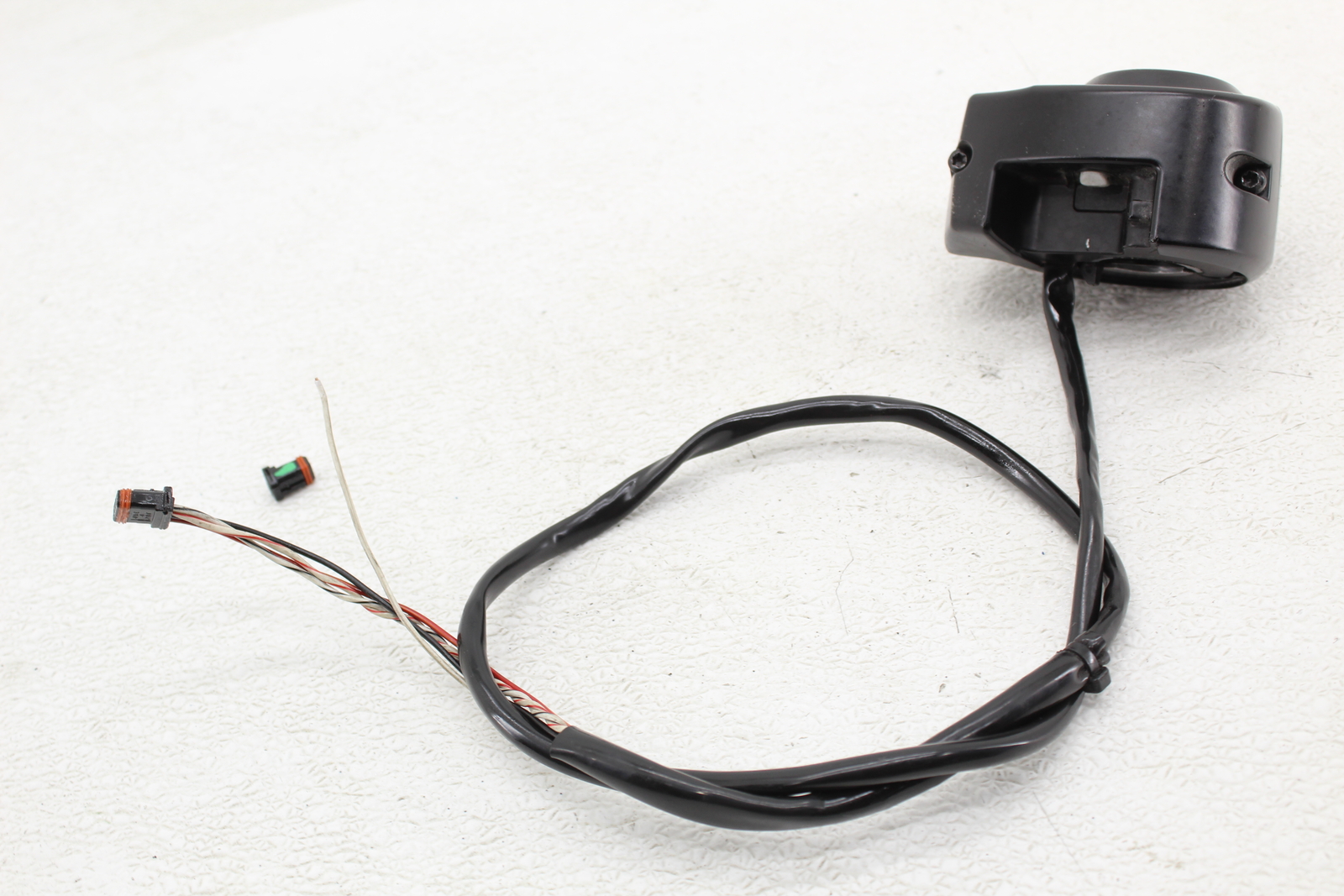 17-23 Harley Davidson Street Glide Right Control Switch Pack