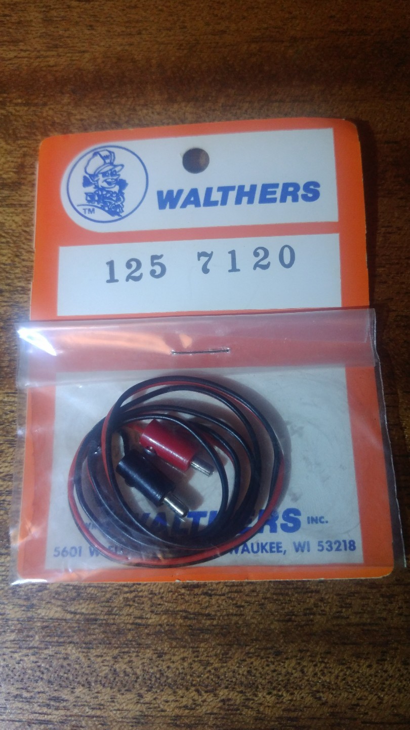 Walthers (Arnold) 2 conductor 19" stranded wire leads